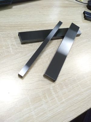 Prezzo buono 0.5mm Spessore di acciaio inossidabile Strips trim Hairline con AFP in linea