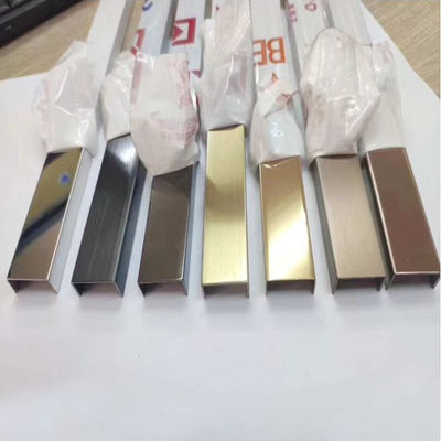 Prezzo buono Strisce decorative in acciaio inossidabile a forma di U per design interni ed esterni, bordatura colorata PVD per zoccolini in linea