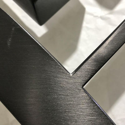 Prezzo buono I pannelli di parete decorativi del metallo della linea sottile PVD interno hanno placcato antiusura in linea