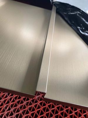 Prezzo buono Disposizione su ordinazione di Chrome Tawny Metal Strip Border Edge della fabbrica Ss201 304 316L per l'accessorio della divisione delle mattonelle in linea