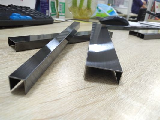 Prezzo buono Arredamento in oro in acciaio inossidabile bordo di taglio a striscia taglio con AFP in linea