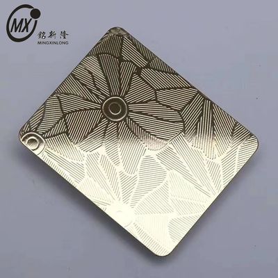 Prezzo buono Graffiti 304 Acciaio Metallico PVD Rivestito Quadrilaterale Diversi Disegni Divider inossidabile 4*10FT in linea