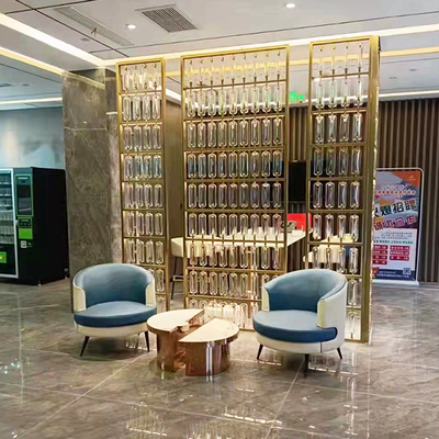 Divisori per ambienti in acciaio inossidabile 304 con vetro trasparente spazzolato color oro per hotel