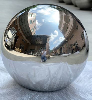 Prezzo buono Specchio d'argento lucidato rotondo 316L scultura a sfera in acciaio inossidabile per sala espositiva in linea