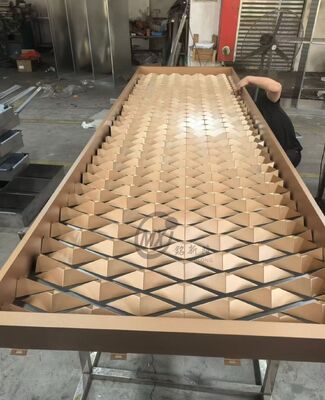 Prezzo buono Schermo pieghevole elegante in acciaio inossidabile per spazi commerciali in linea