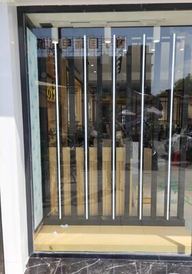 Prezzo buono Divisoria in acciaio inossidabile dorato tagliata al laser per hall di ville in linea