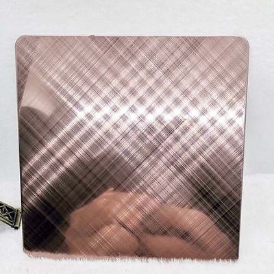 Prezzo buono Decorazione trasversale di Luxry dello strato di acciaio inossidabile di colore di Brown della linea sottile dello specchio in linea